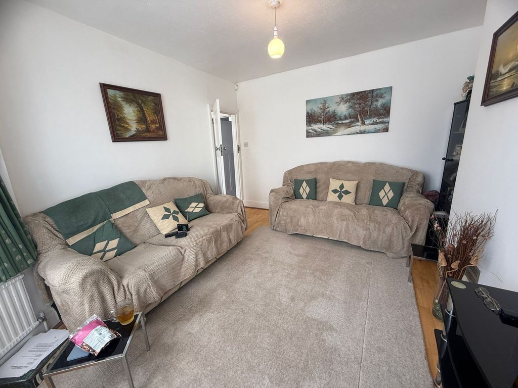 Property photo 1 of 12 4 Bedroom House For Sale