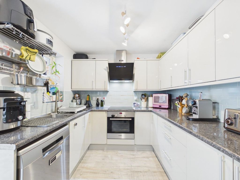 Property photo 3 of 30 Cam01576G0-Pr0417-Still007.Jpg
