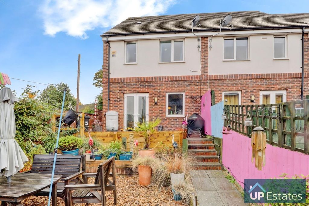 Property photo 2 of 12 Rear Aspect