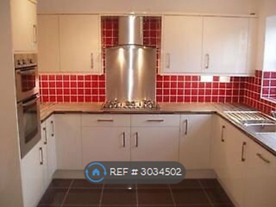 Property photo 1 of 6 Modern, Fully-Equipped Kitchen