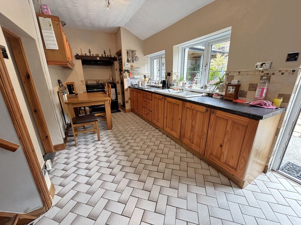 Property photo 3 of 27