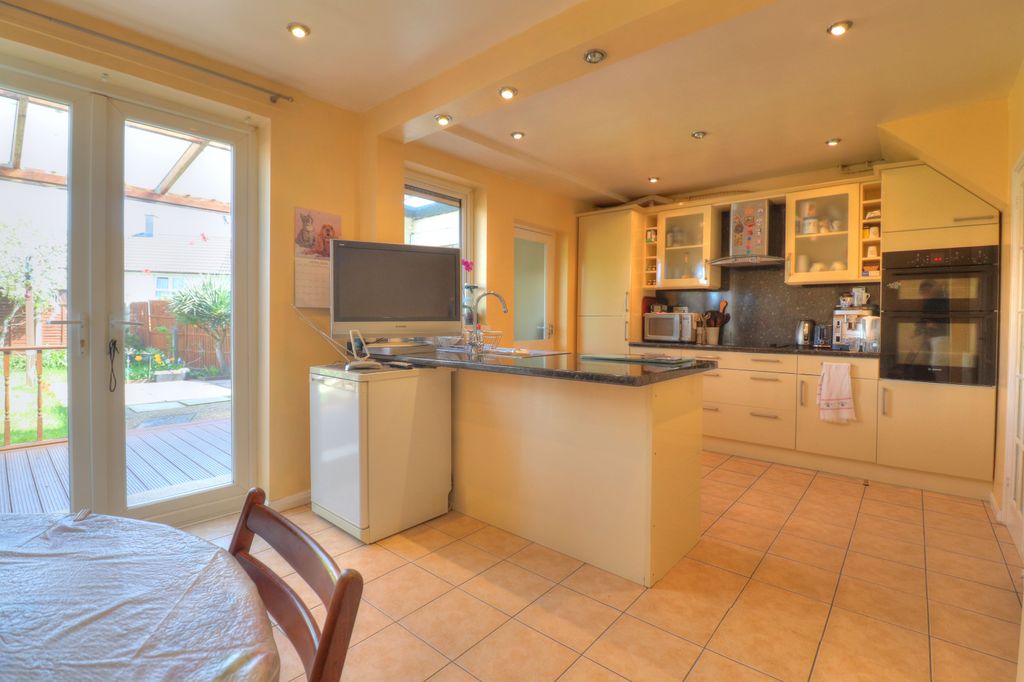 Property photo 2 of 25 Kitchen/Diner