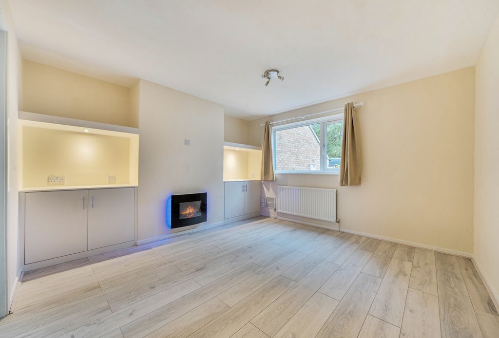 Property photo 3 of 11 1364385-10-68Ecbc...