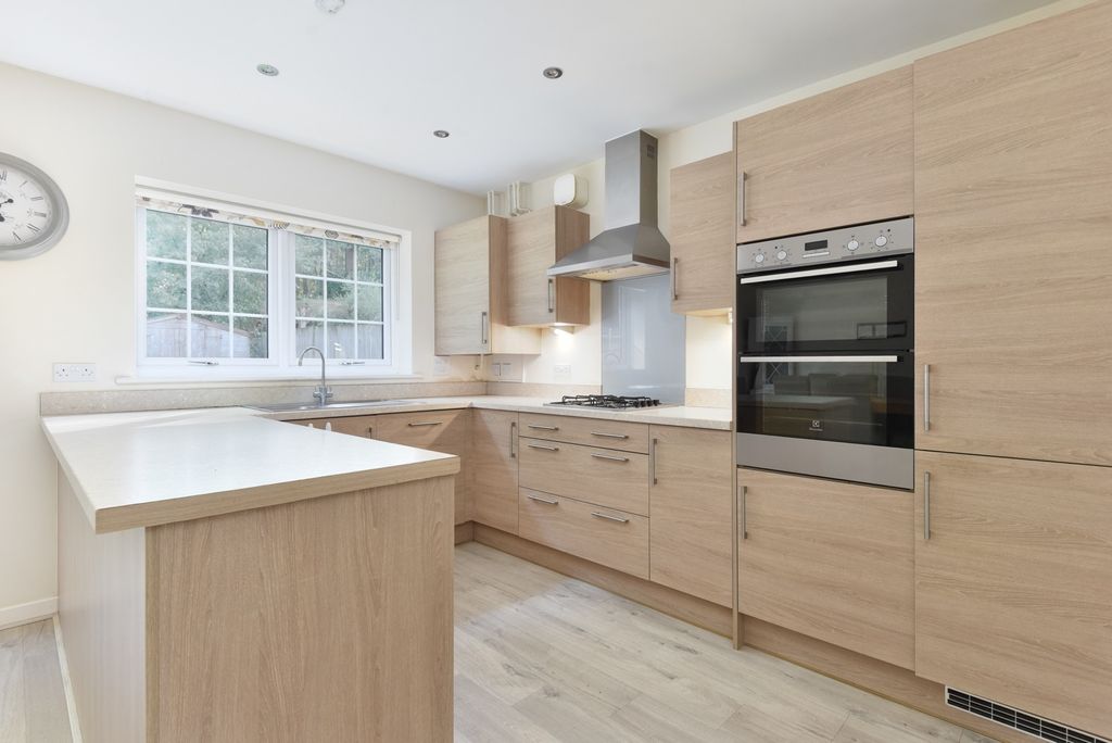 Property photo 2 of 18 5476646