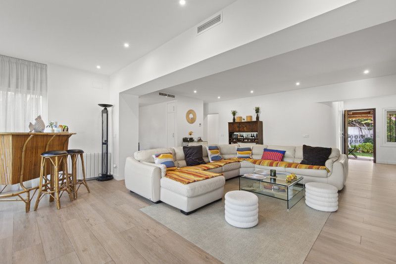 Property photo 2 of 37