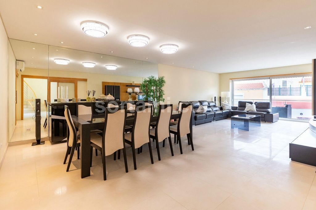 Property photo 3 of 61