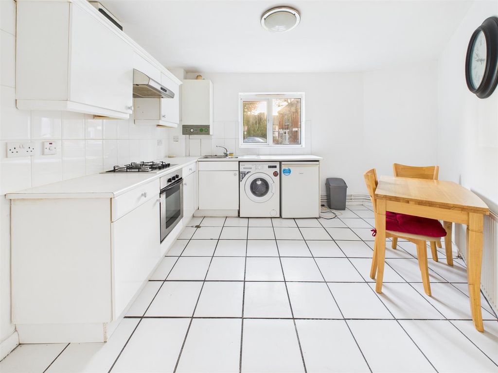 Property photo 3 of 8 Cam04063G0-Pr0144-Still003.Jpg