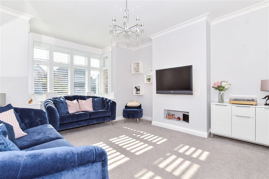 Property photo 1 of 11 Lounge