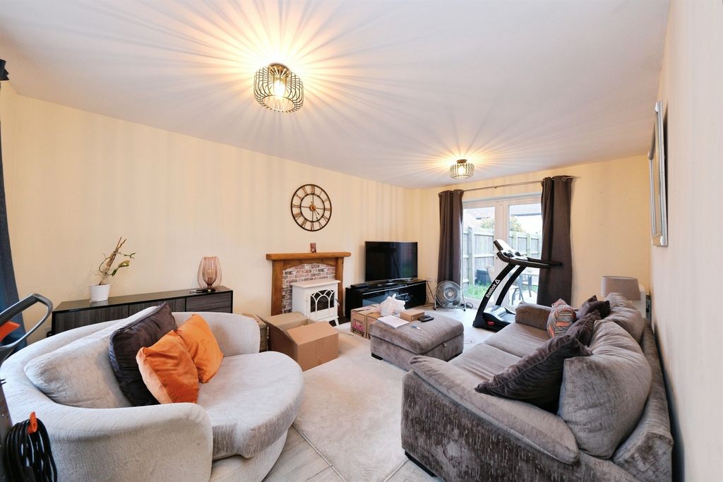 Property photo 2 of 33