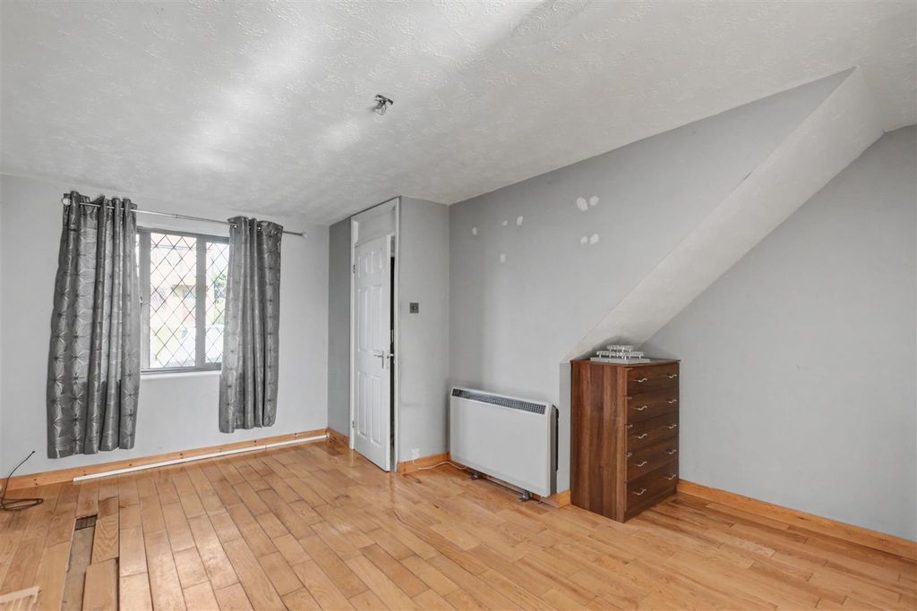 Property photo 3 of 17 Lounge_2.Jpeg