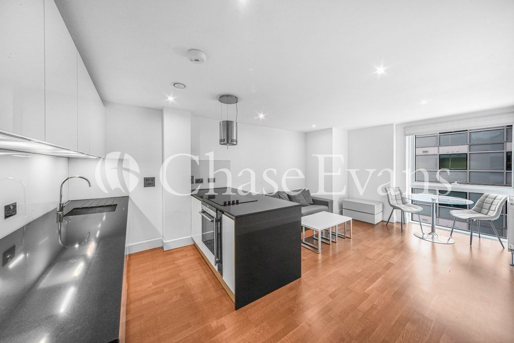 Property photo 1 of 10 Living