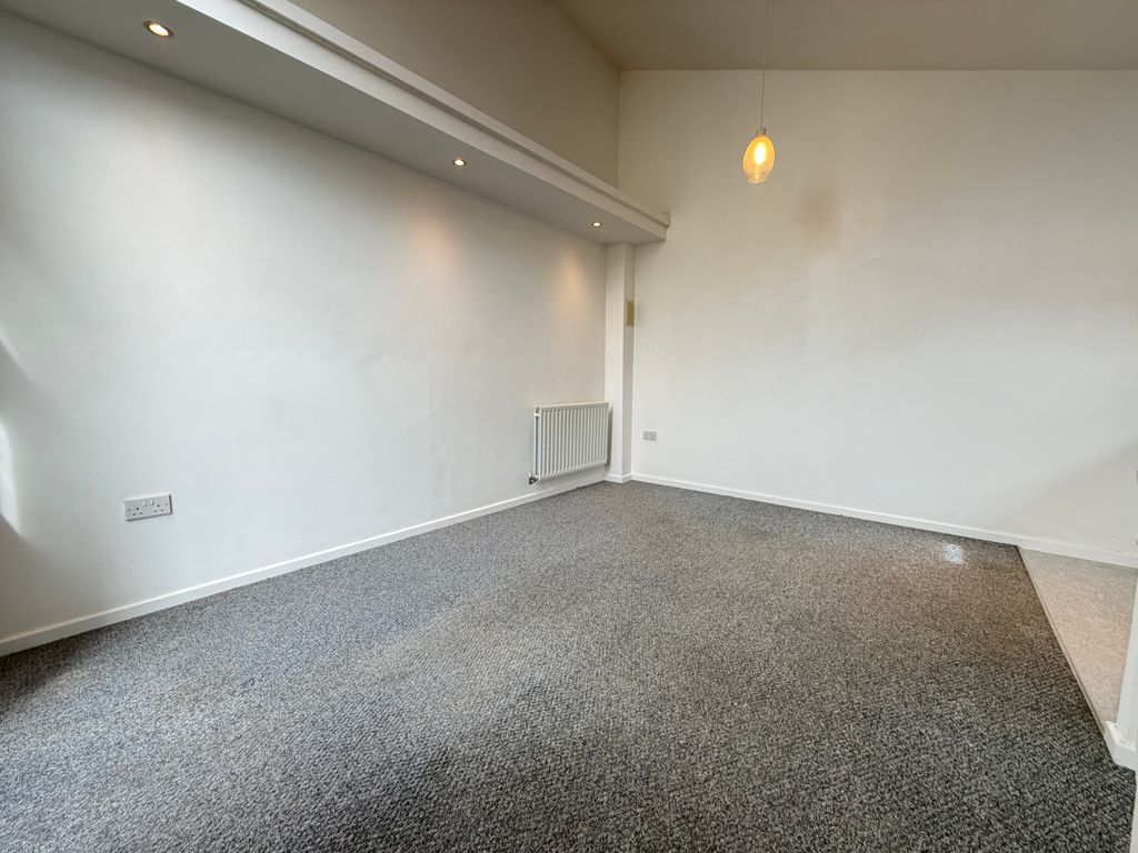 Property photo 2 of 9 Image
