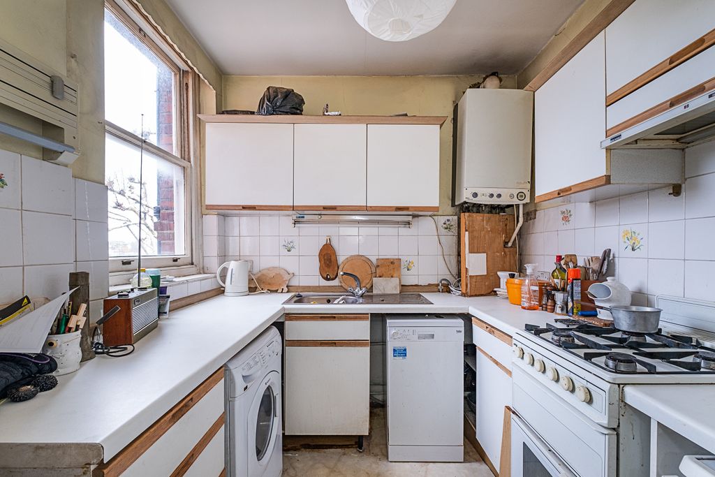 Property photo 3 of 9 Kitchen