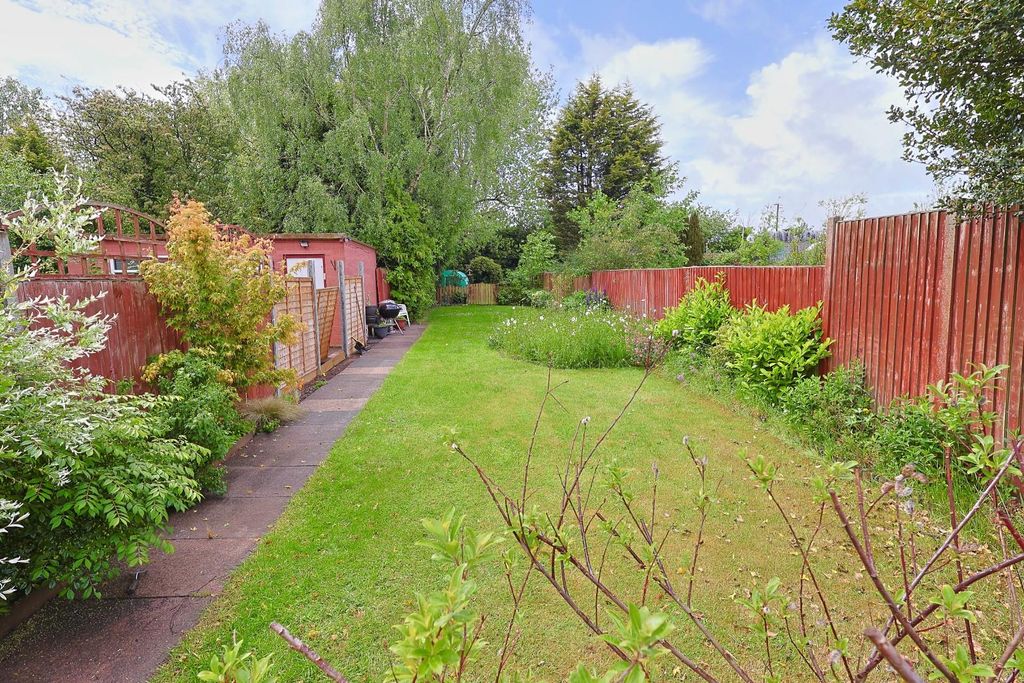 Property photo 3 of 26 Garden