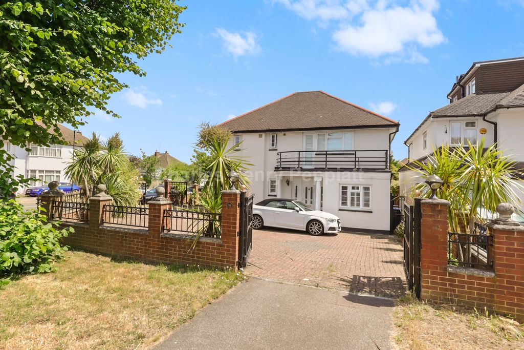 Property photo 1 of 27