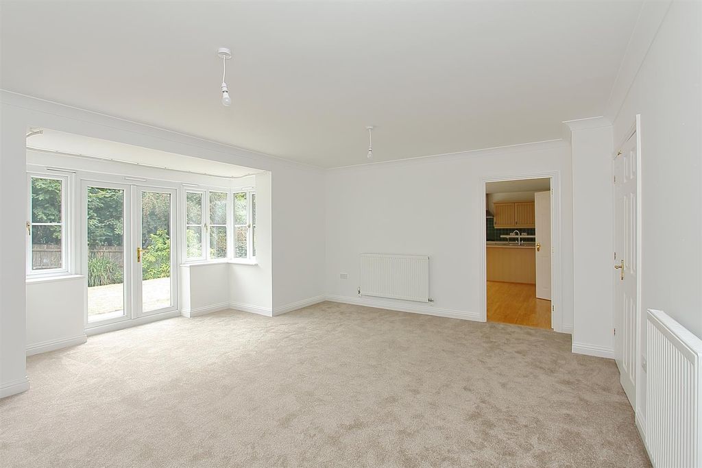 Property photo 3 of 22 Fruitfields Close (26).Jpg