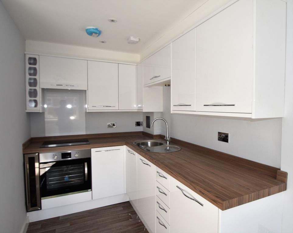 Property photo 3 of 9 Photo 02