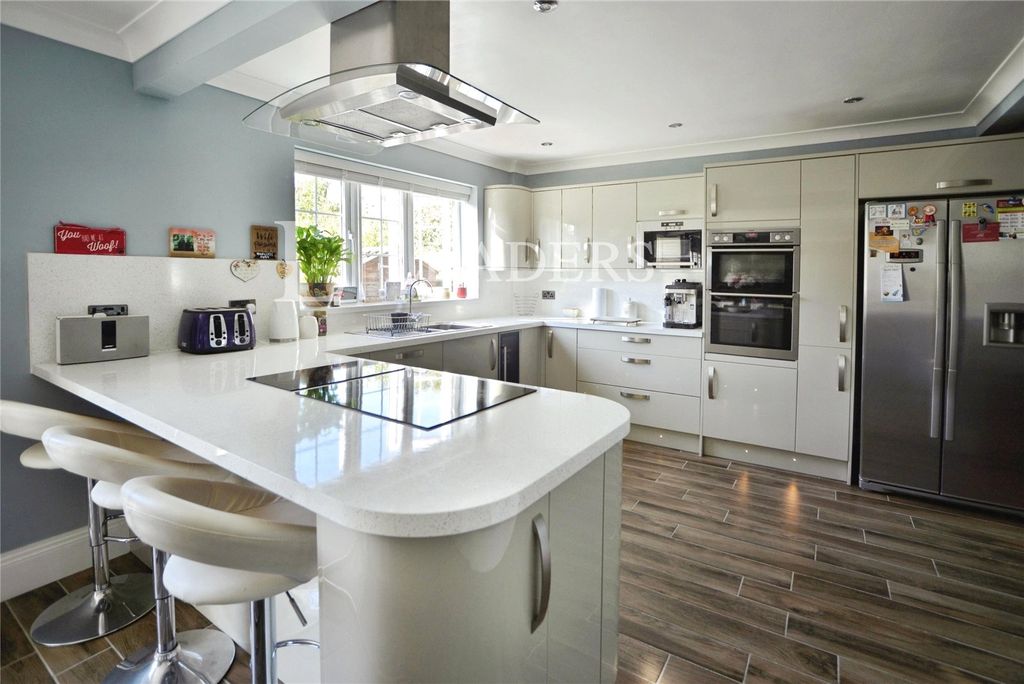 Property photo 3 of 21 Kitchen