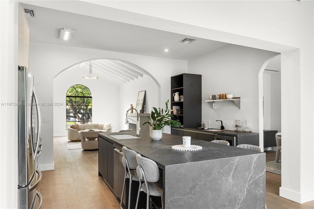 Property photo 3 of 5 <Alttext/>