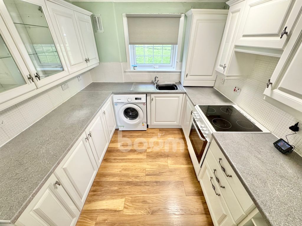 Property photo 3 of 21 Parkview, Dumbarton Kitchen Pic