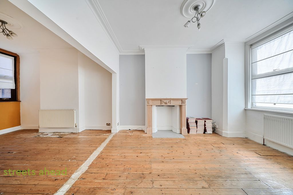 Property photo 2 of 15 2A6B049E-3F48-46B...