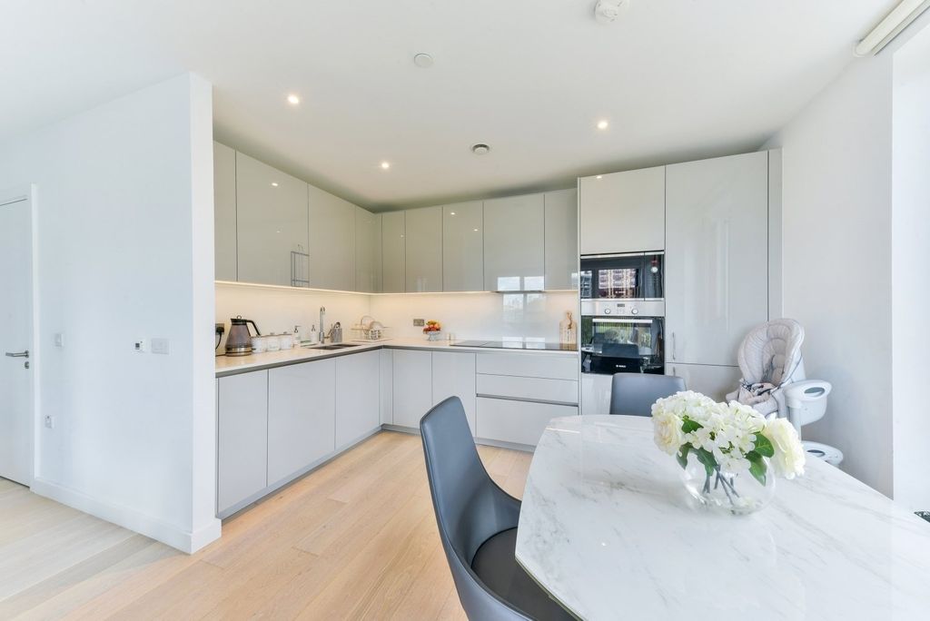 Property photo 3 of 15 Living