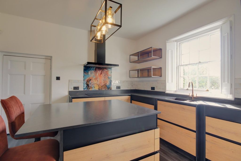 Property photo 2 of 17 Kitchen