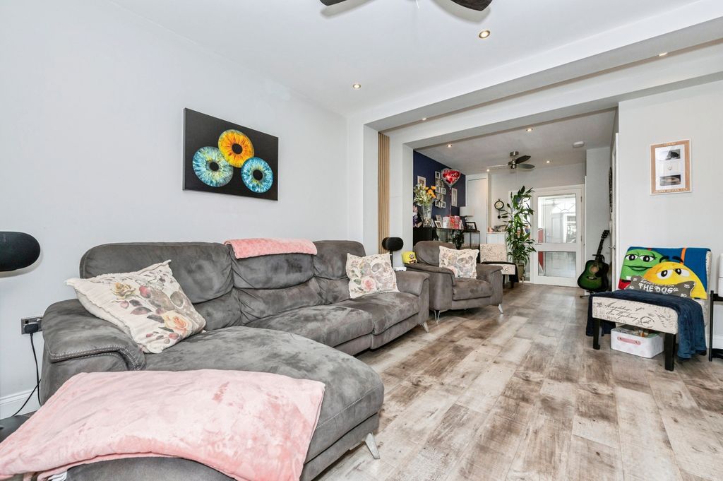 Property photo 2 of 14 Mzz_8056