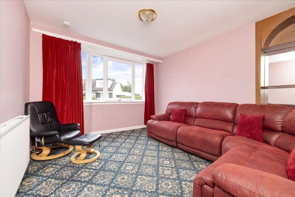 Property photo 2 of 23