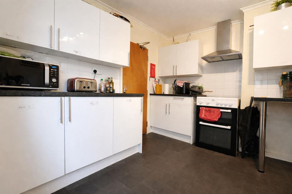 Property photo 2 of 4 Kitchen 1.Png