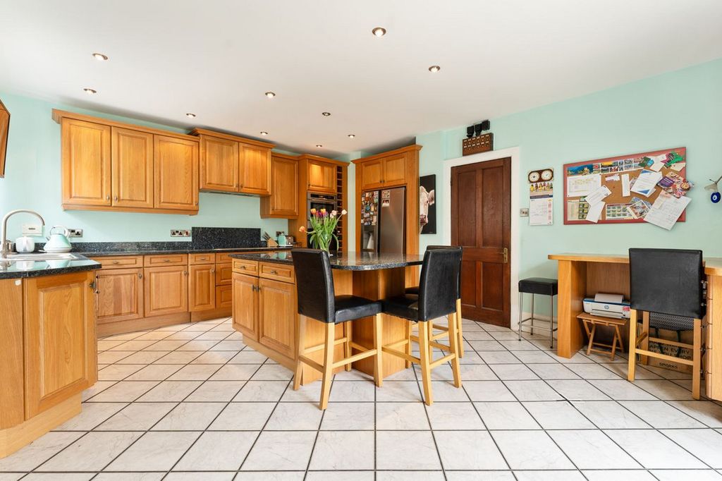 Property photo 3 of 31