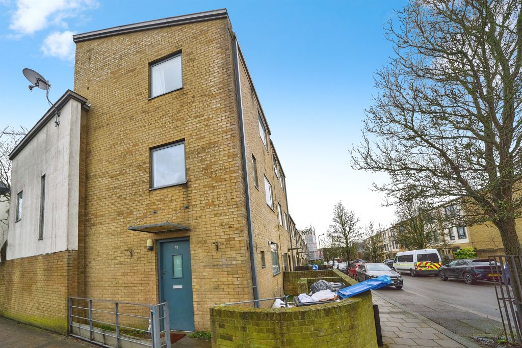 Property photo 1 of 12