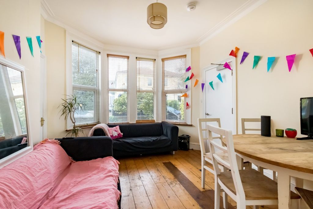Property photo 3 of 11 Sitting Room