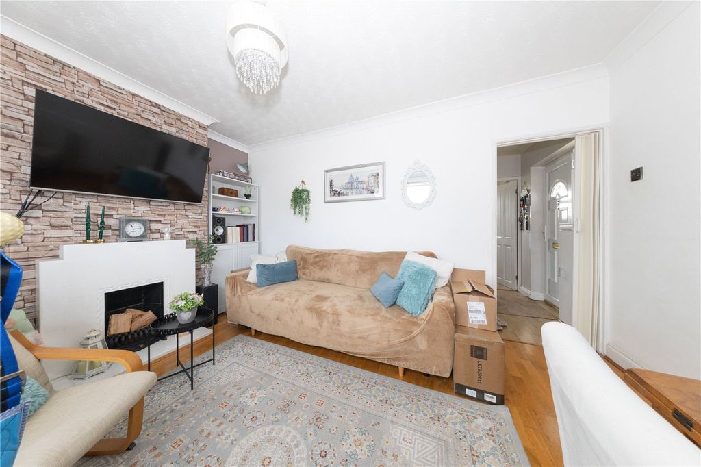 Property photo 2 of 20 Picture No. 17