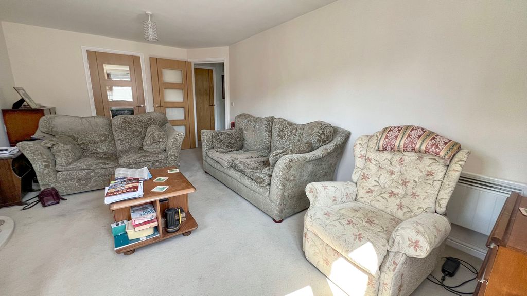 Property photo 2 of 10 Image00002