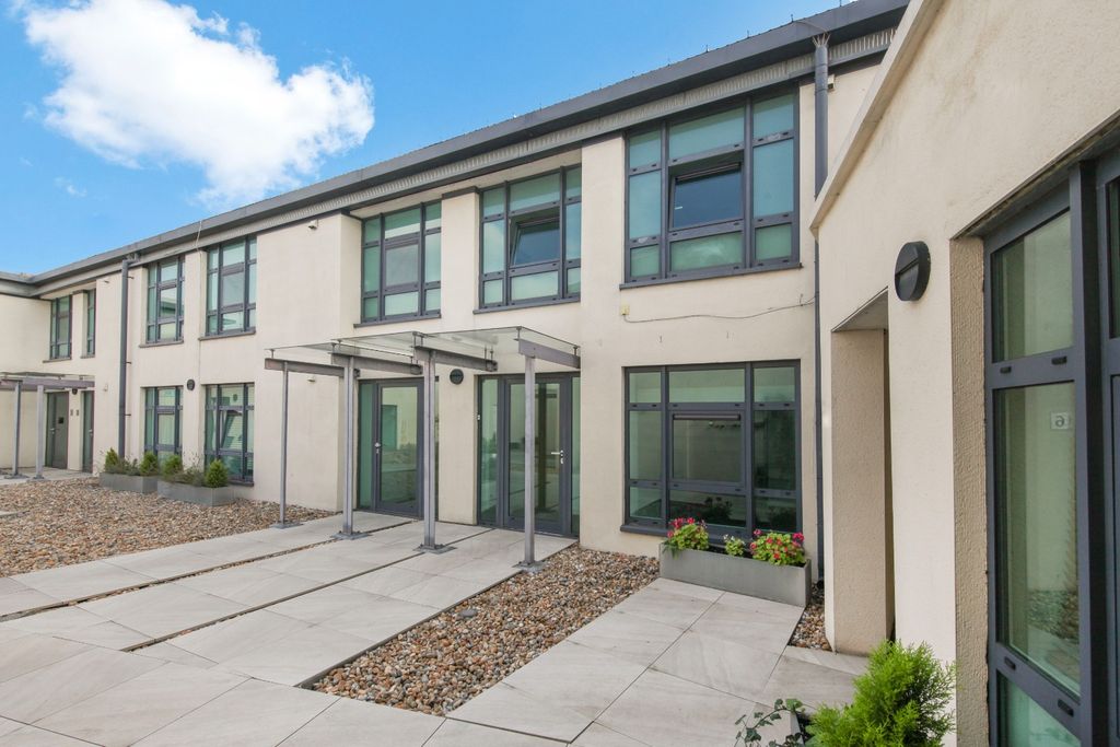Property photo 1 of 12 5699360