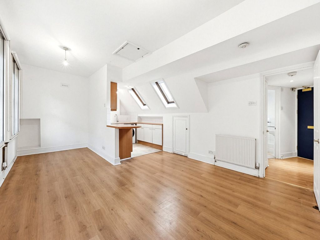 Property photo 3 of 14 Shaftesbury Avenue