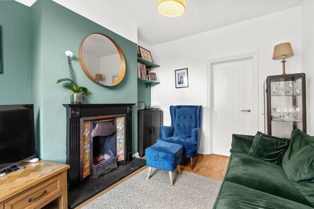 Property photo 2 of 17