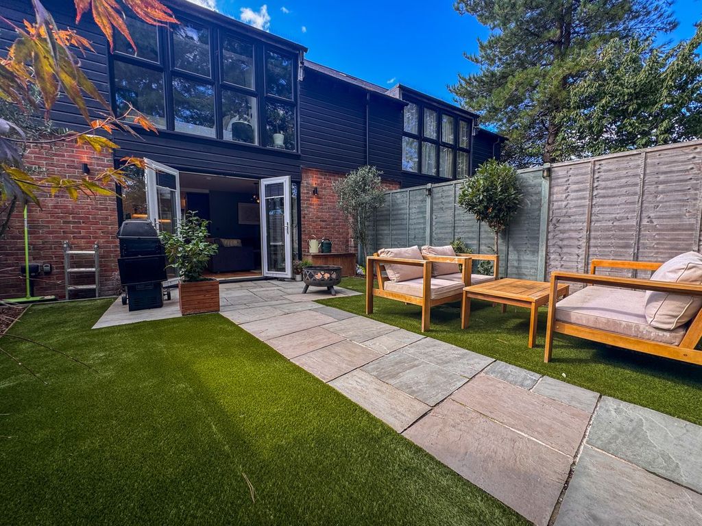 Property photo 2 of 31