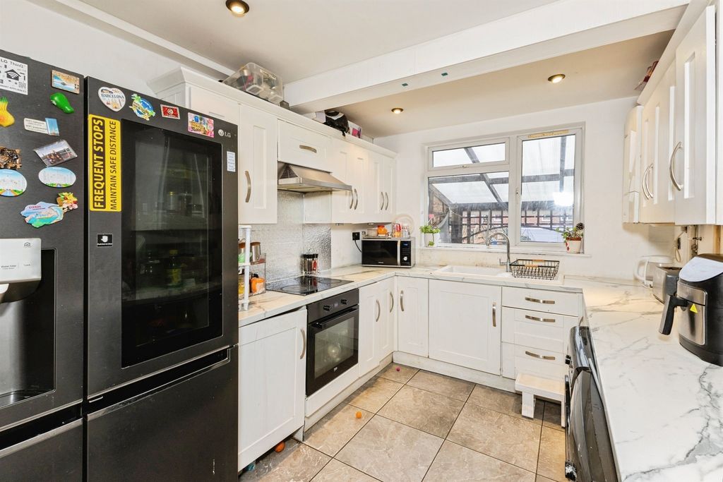 Property photo 3 of 21