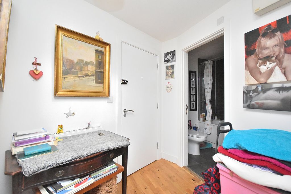 Property photo 2 of 6