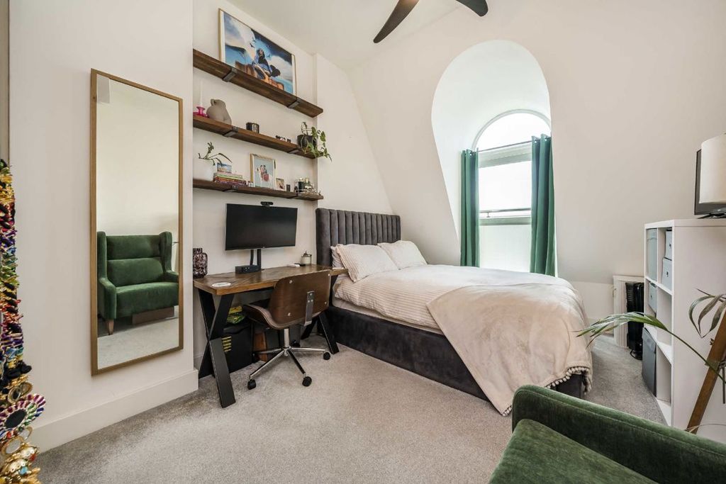 Property photo 3 of 5