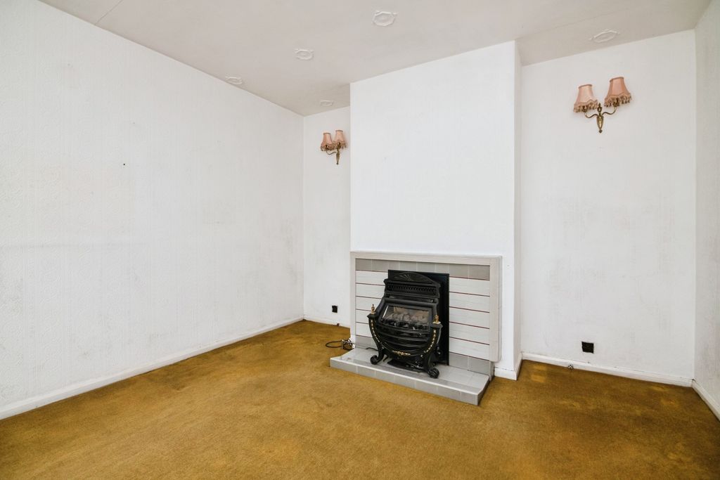 Property photo 3 of 15 Front Reception