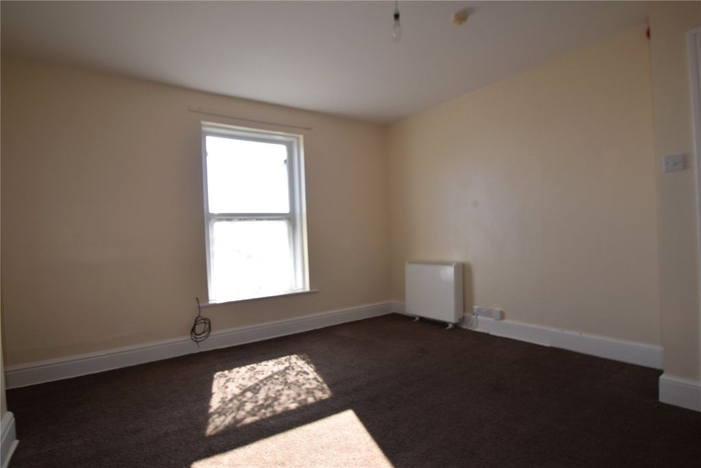 Property photo 3 of 6 Lounge