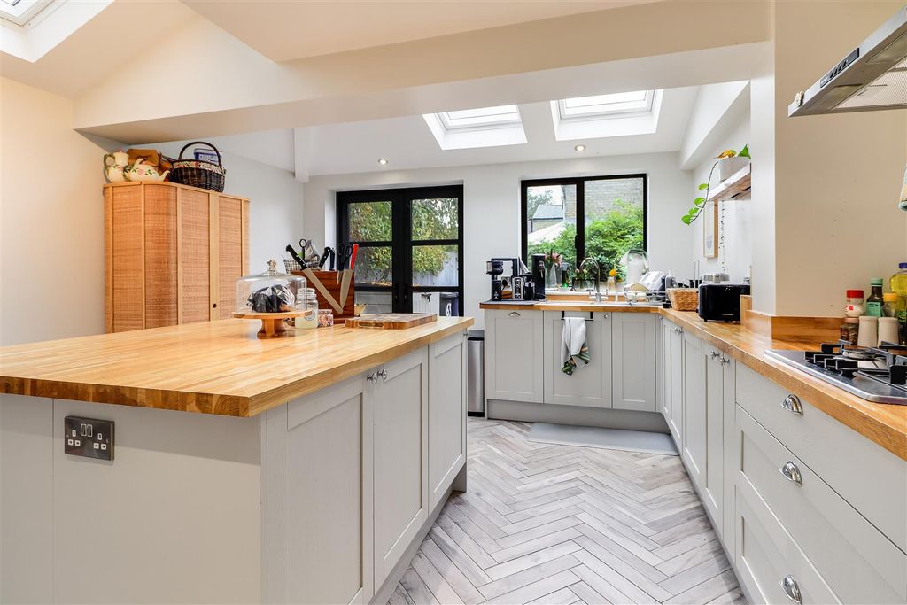 Property photo 3 of 18 Img (6).Jpg