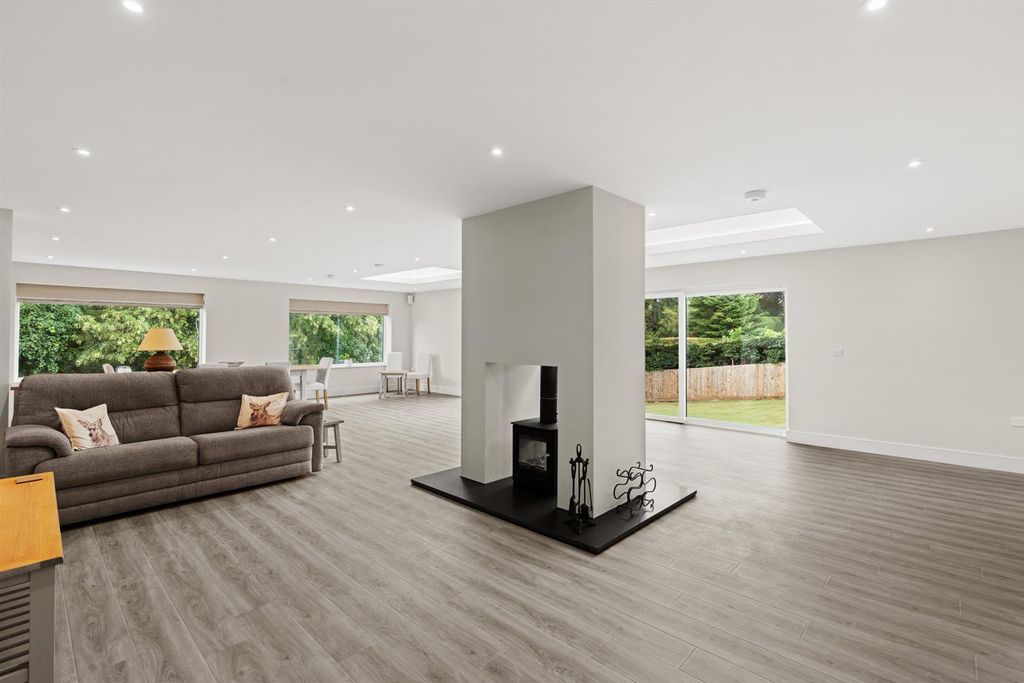 Property photo 2 of 33 32-Constablerd-018.Jpg