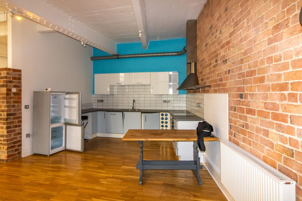 Property photo 3 of 14 Kitchen