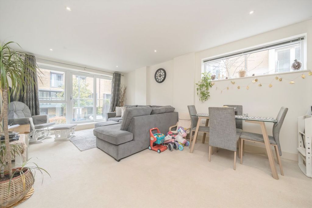 Property photo 2 of 8