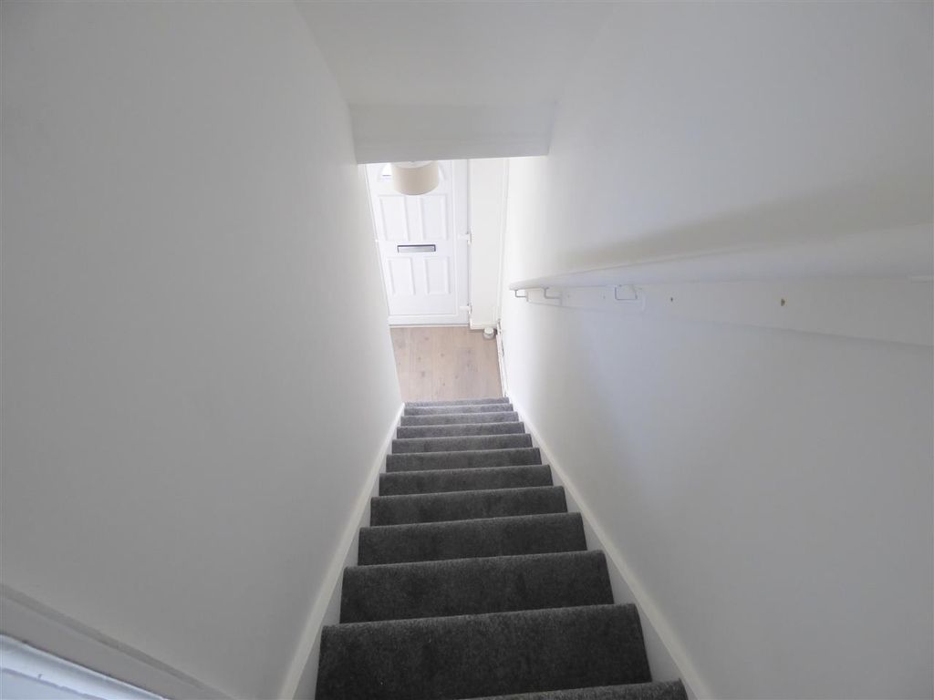 Property photo 2 of 14 Hall