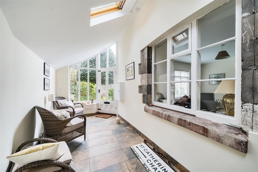 Property photo 2 of 17 Entrance Porch